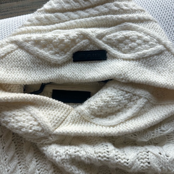 Essentials Sweatshirt - Picture 2 of 4